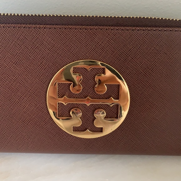 Authentic Tory Burch Brown wallet. - Picture 4 of 10